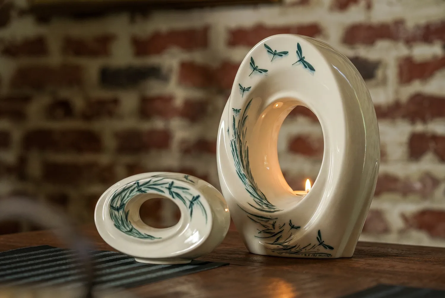 Pulvis Art Urns Il Passaggio urna grande in ceramica