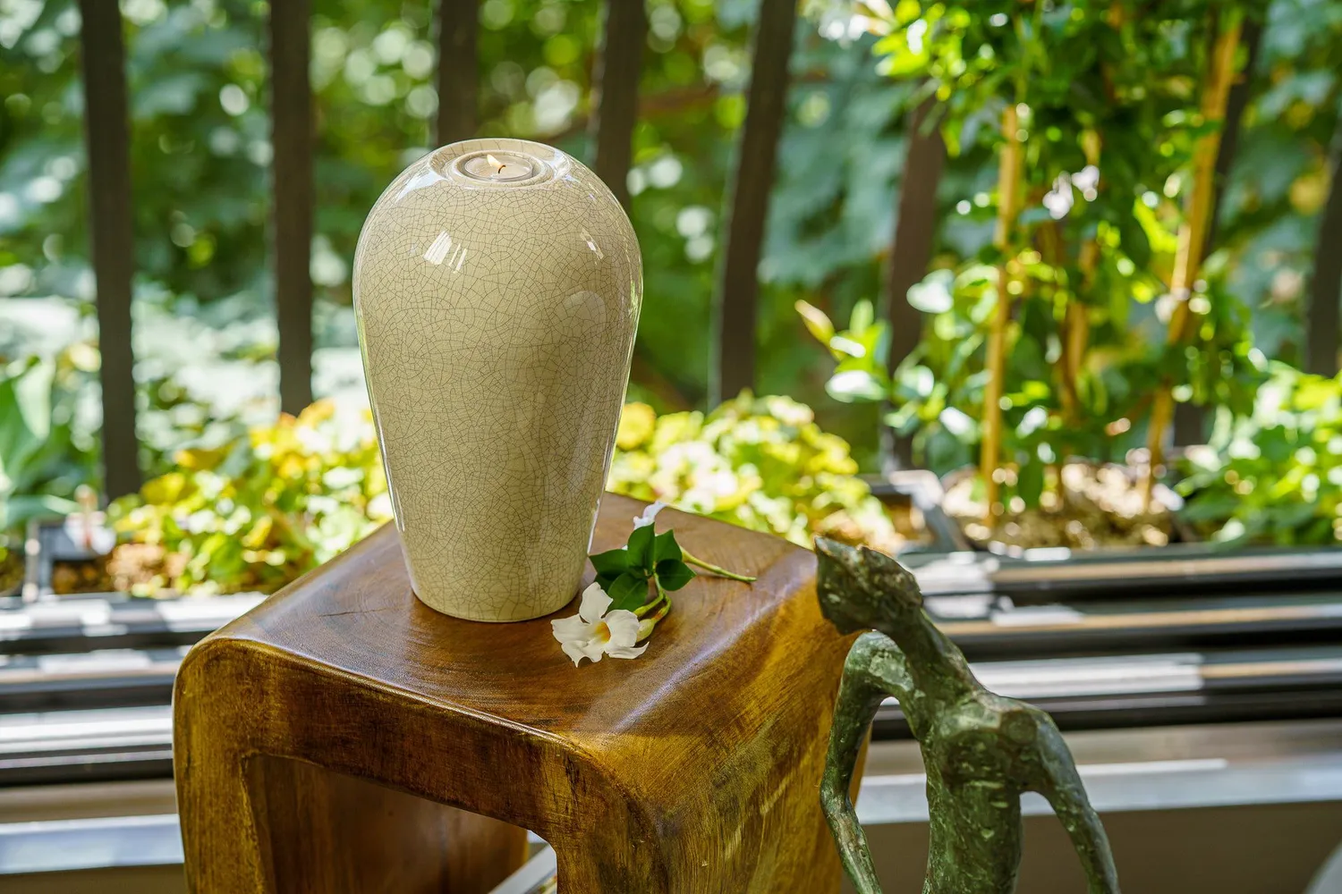Pulvis Art Urns Serenità urna cineraria grande in ceramica con candela