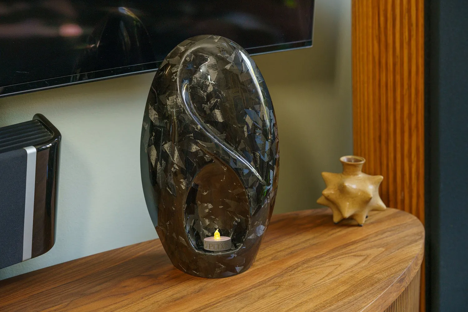 Pulvis Art Urns Eternity urna cineraria in fibra di carbonio