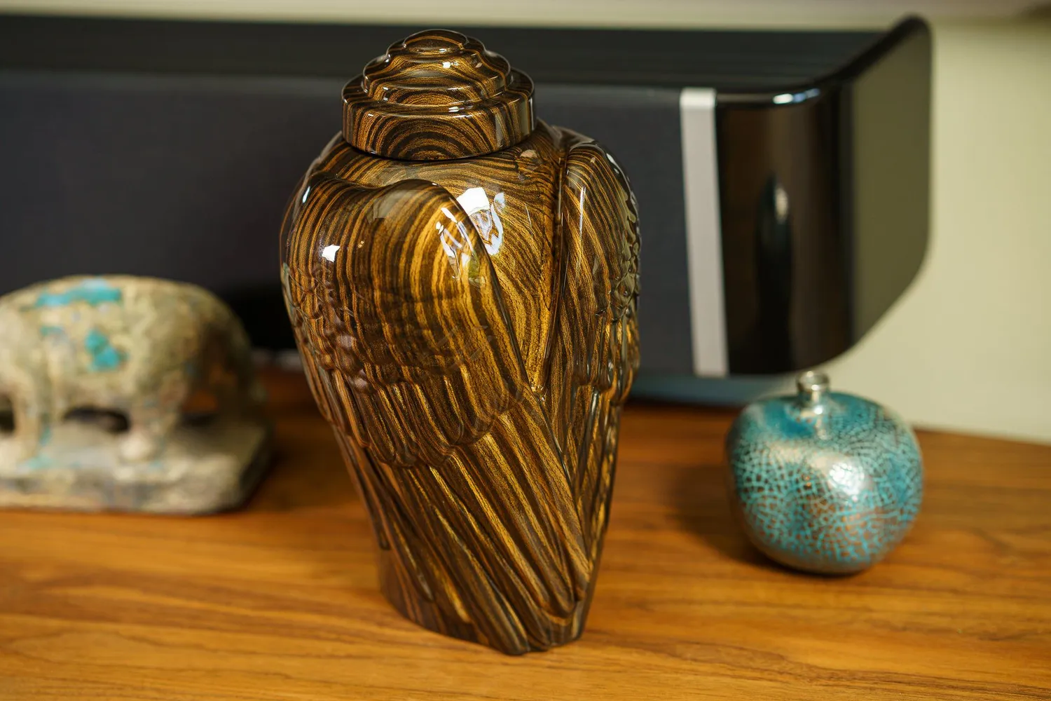 Pulvis Art Urns Ali WI-L urna ceramica strisce di legno