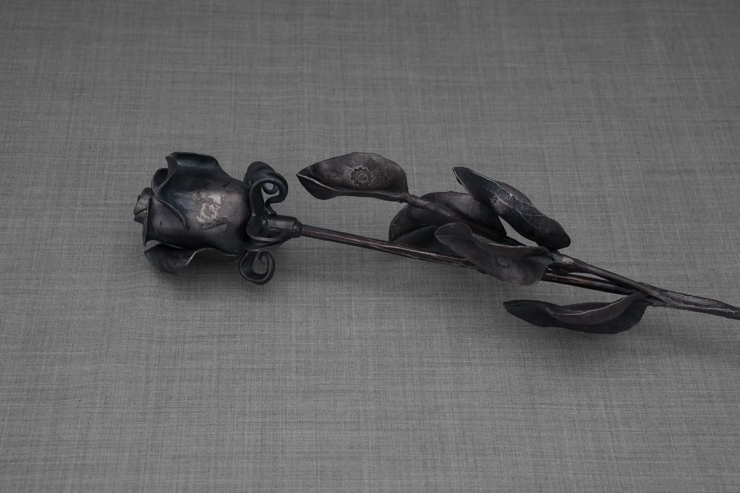 Pulvis Art Urns Rosa ROSE-IRON scultura ferro battuto