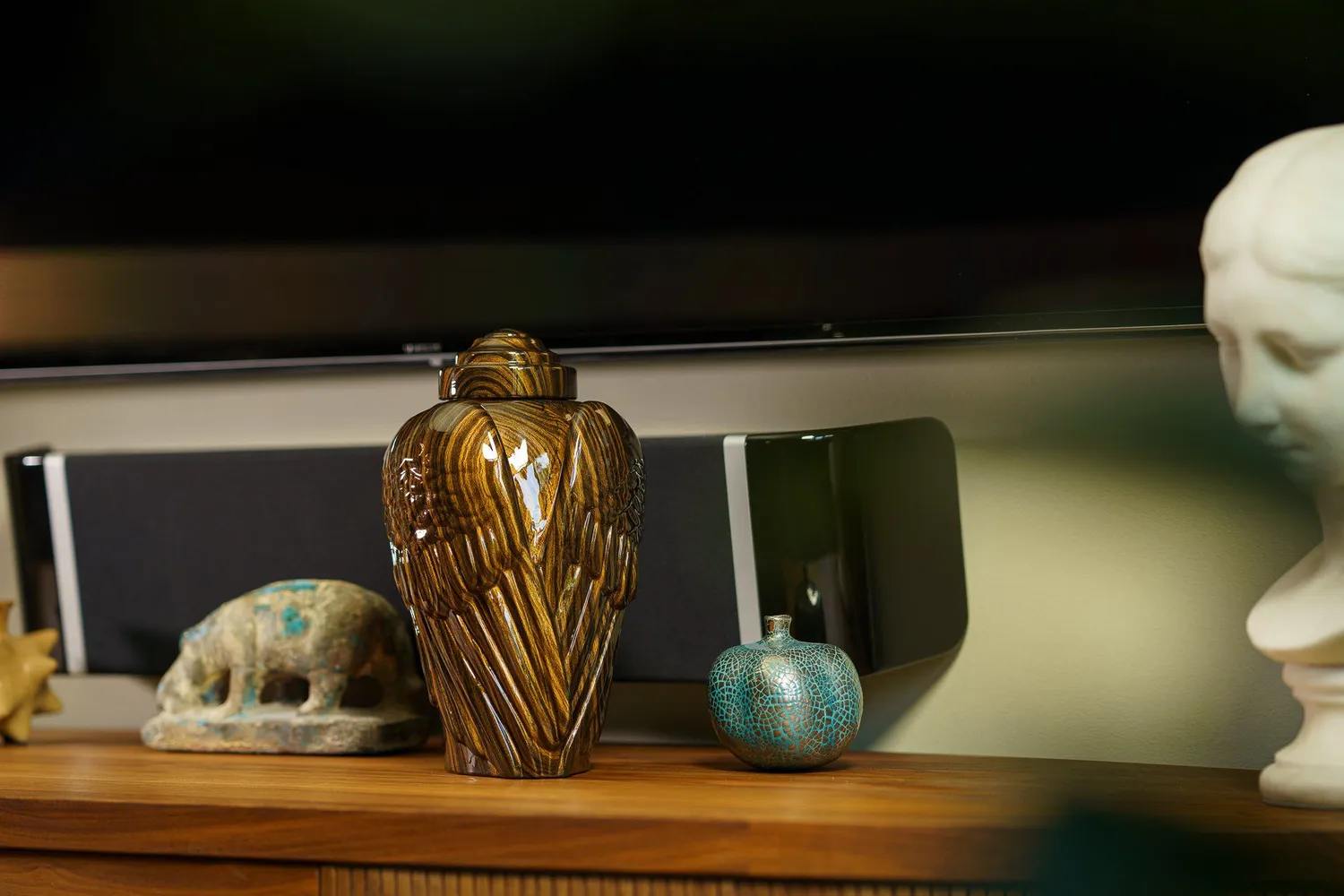 Pulvis Art Urns Ali WI-L urna ceramica strisce di legno