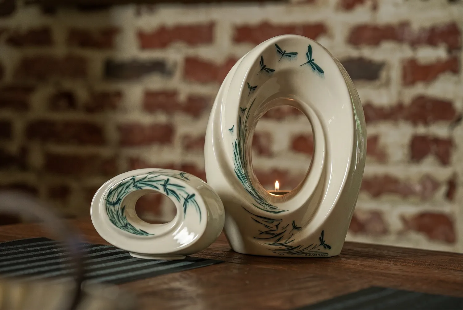 Pulvis Art Urns Il Passaggio urna grande in ceramica