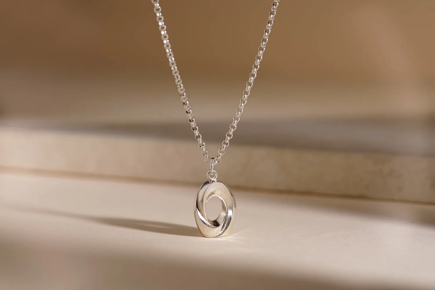 Pulvis Art Urns Passage collana cineraria in argento