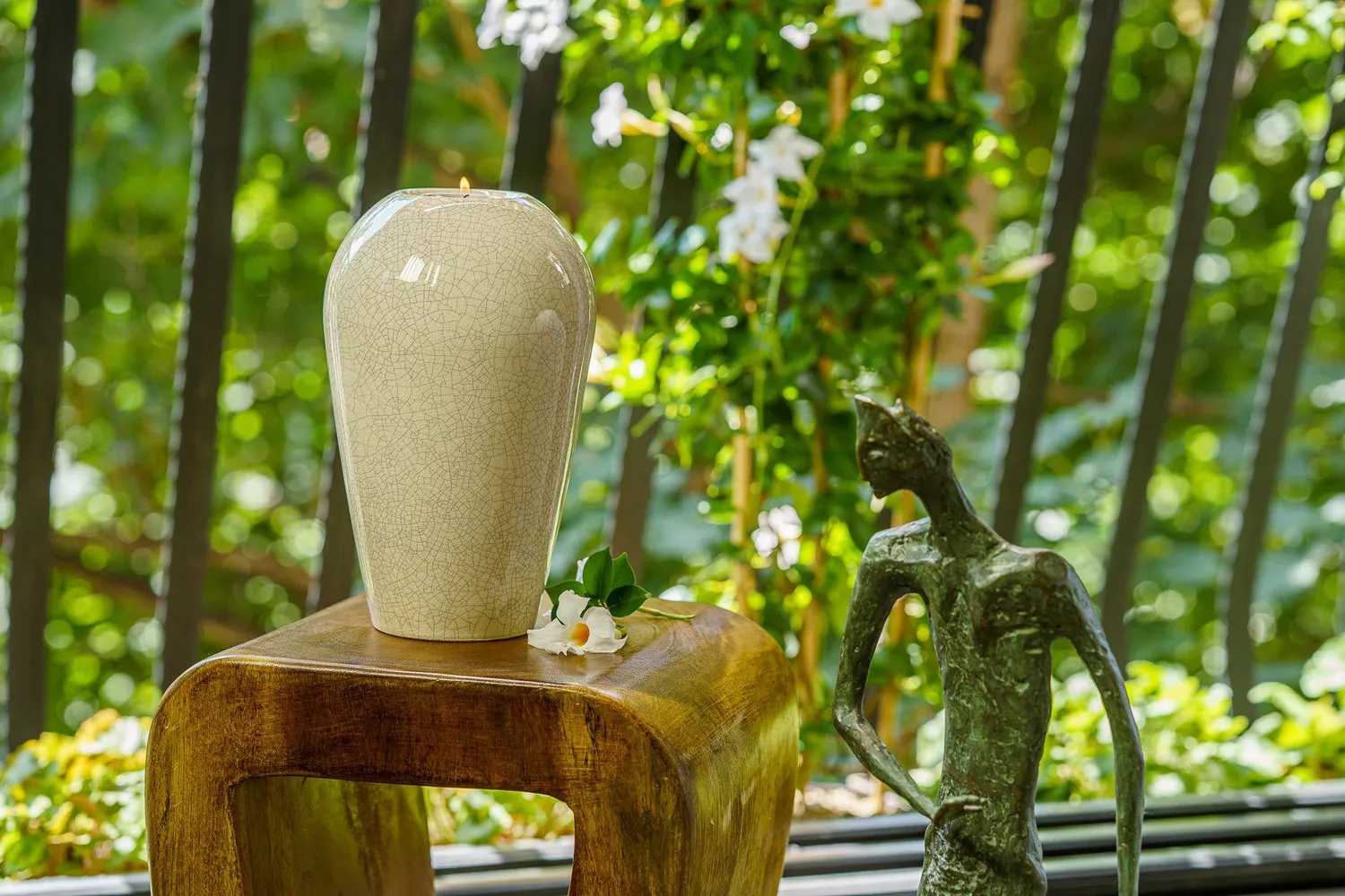 Pulvis Art Urns Serenità urna cineraria grande in ceramica con candela