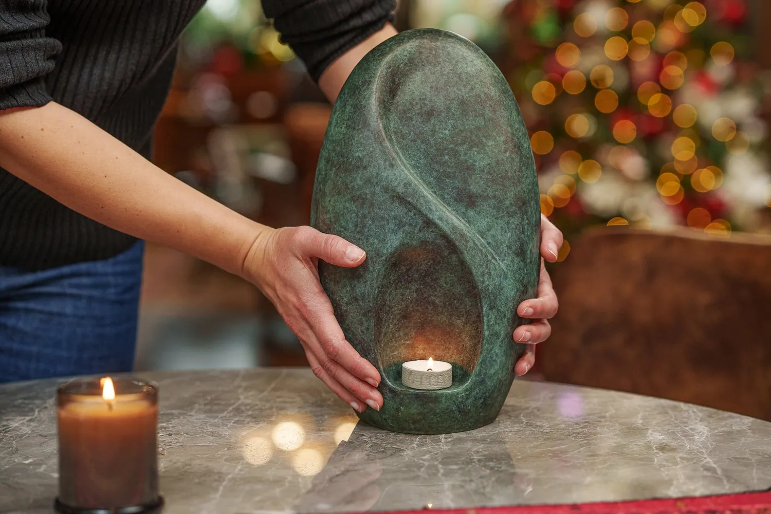 Pulvis Art Urns Eternity urna cineraria in bronzo patina verde