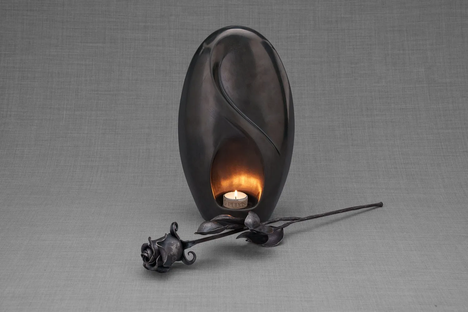 Pulvis Art Urns Rosa ROSE-IRON scultura ferro battuto