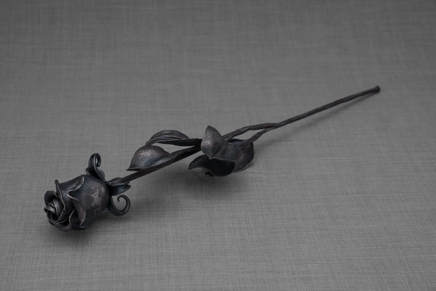 Pulvis Art Urns Rosa ROSE-IRON scultura ferro battuto