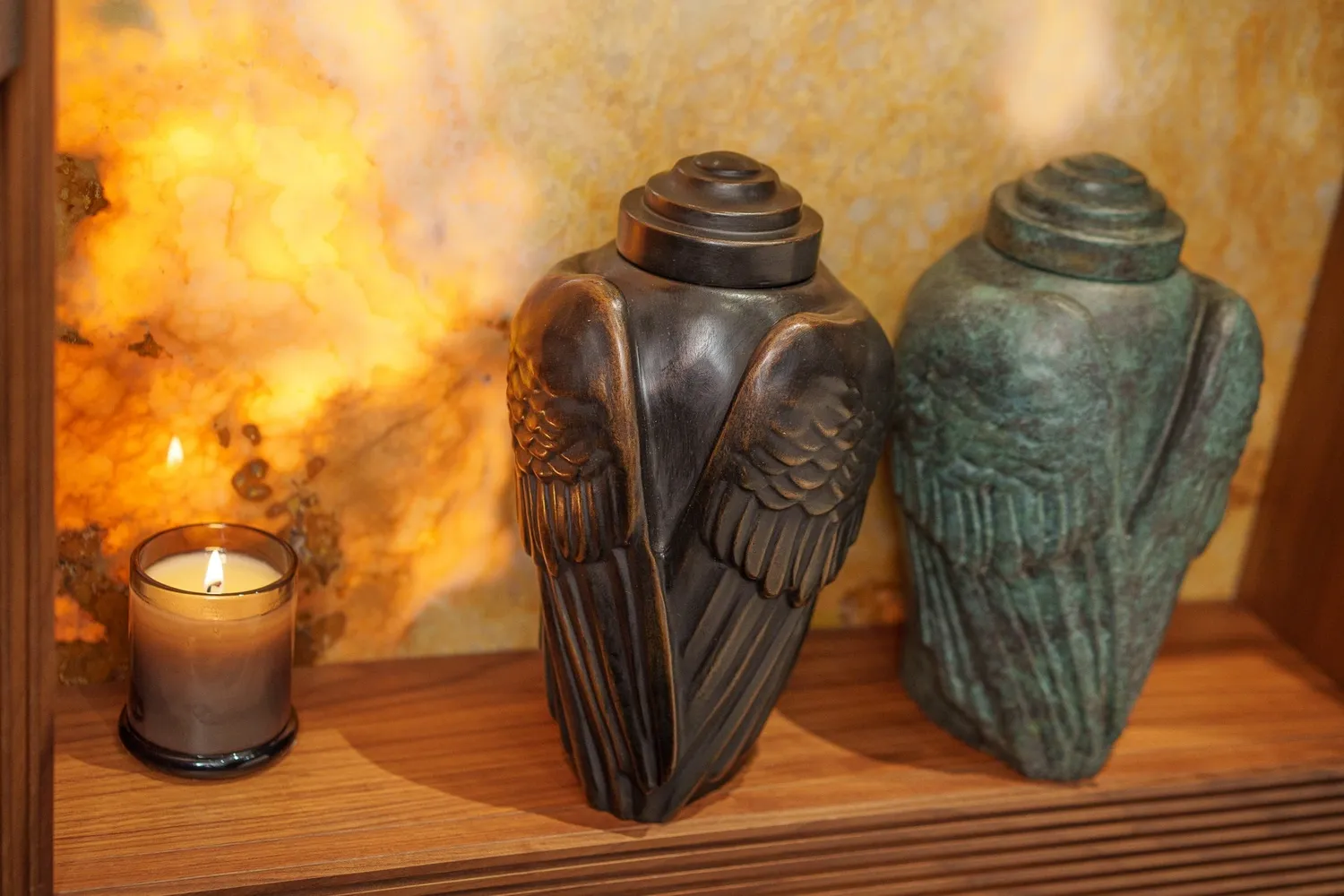 Pulvis Art Urns Ali urna cineraria in bronzo patina scura 3,1 L