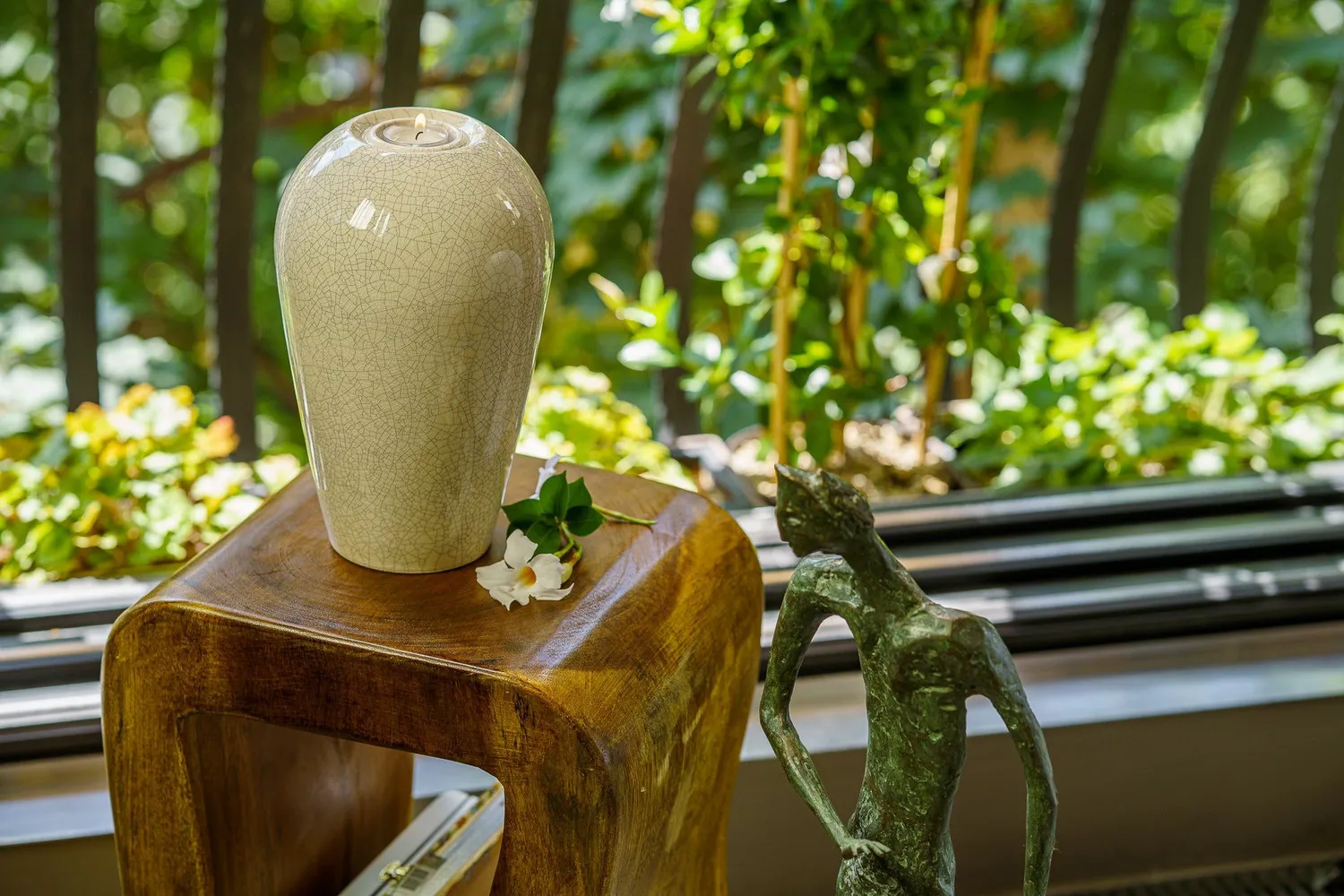 Pulvis Art Urns Serenità urna cineraria grande in ceramica con candela