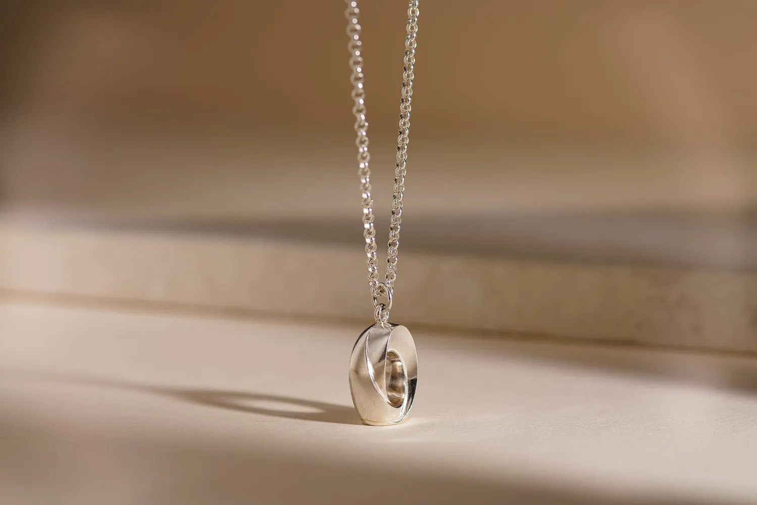 Pulvis Art Urns Passage collana cineraria in argento